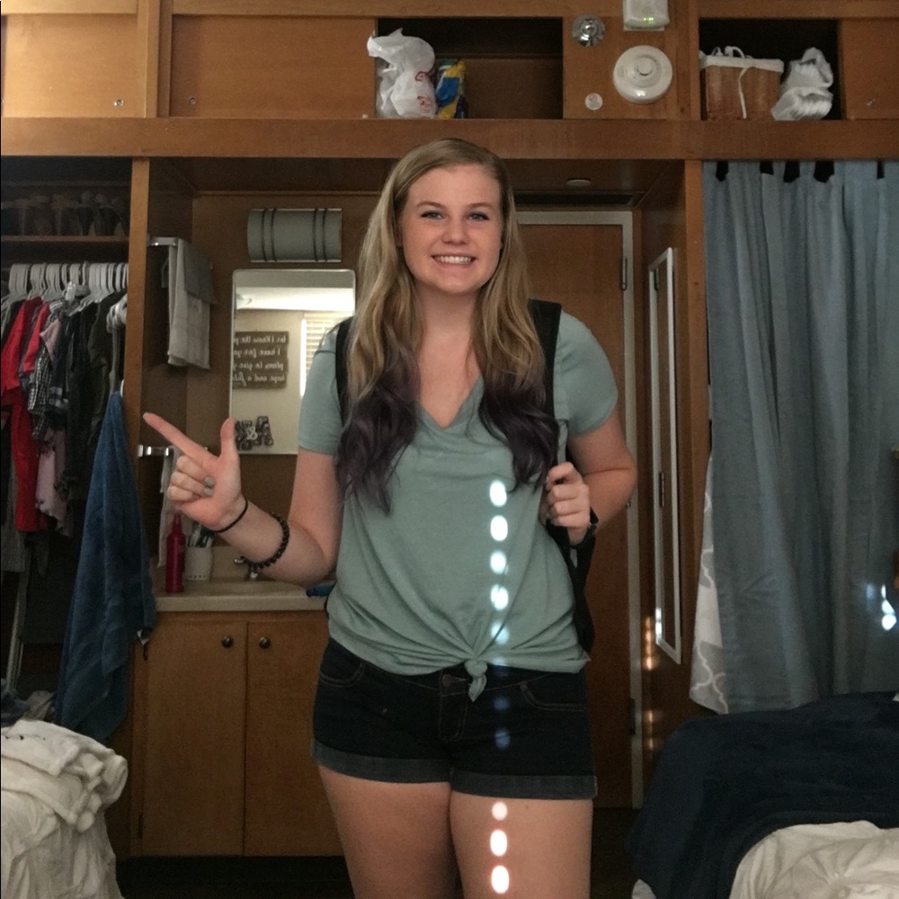 Meet your Posher, Emily